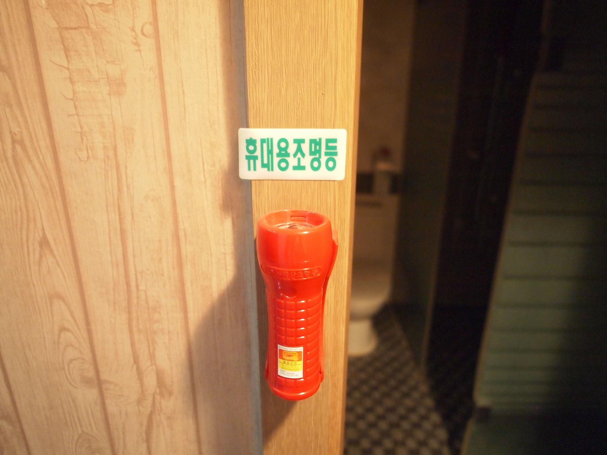 Hostel J Stay Seoel Buitenkant foto